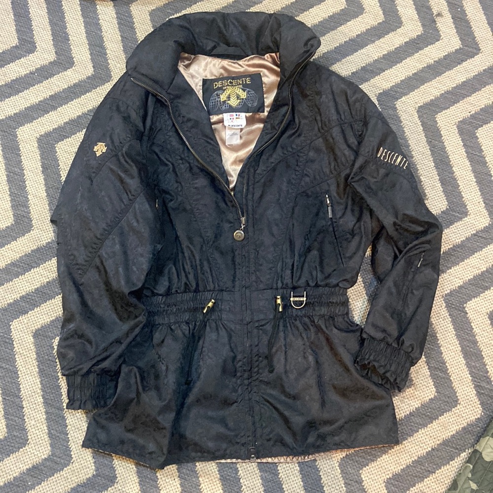 Descents patterned ski shell